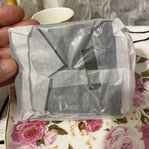 DIOR Beauty Pocket Mirror Case - Picture 5 of 7